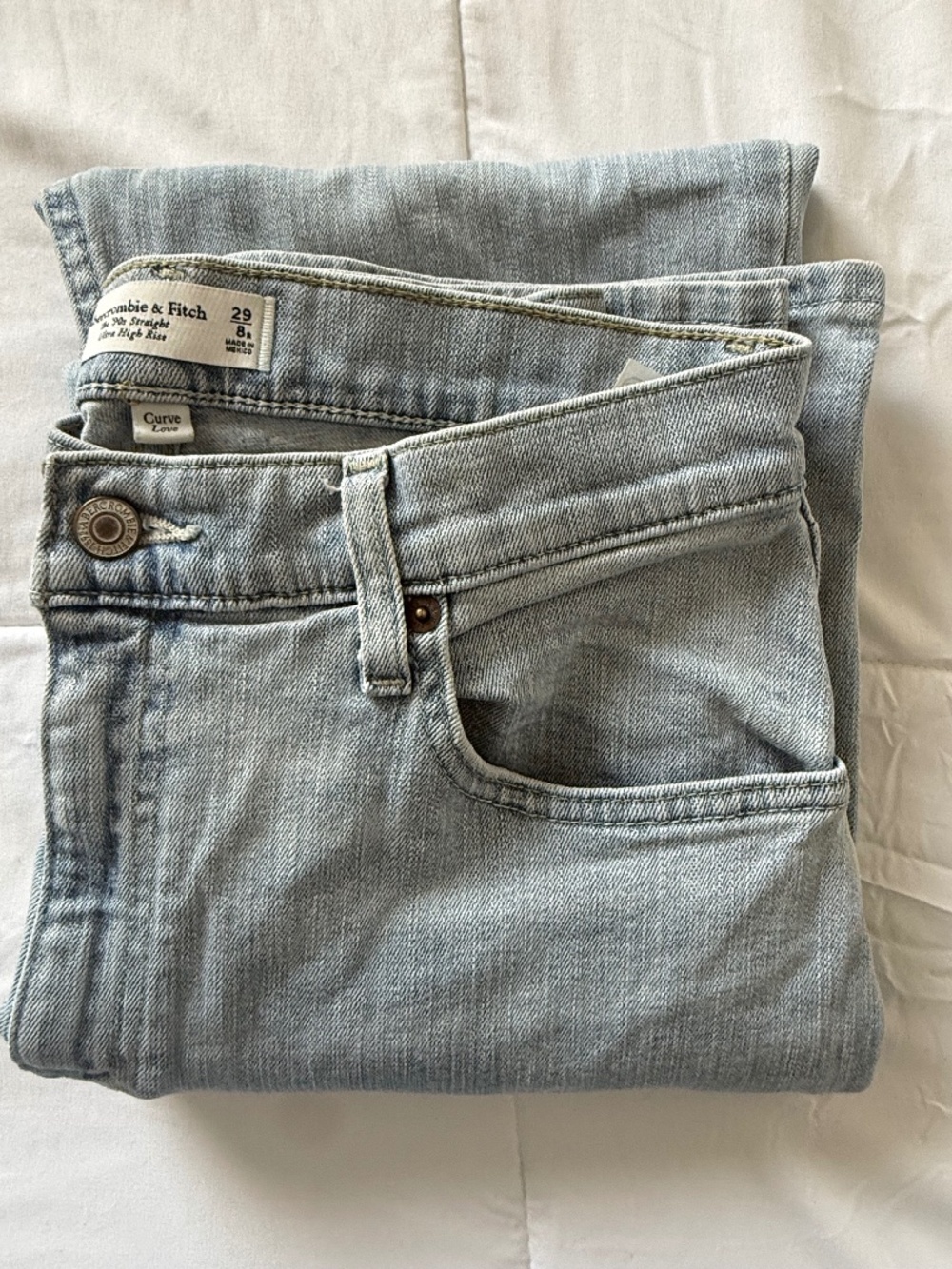 Abercrombie & Fitch - Curve Love Ultra High Rise 90s Straight Jean